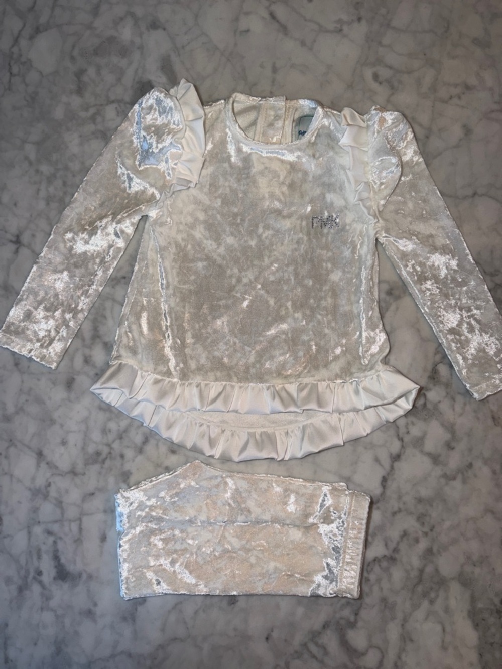 NWOT Petite MAISON Kids White Velvet Ruffle Lounge Set 3Y